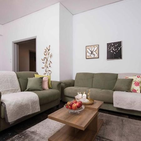 Lovely,Central, Spacious 2-Bedrooms Apartment Pireo Esterno foto