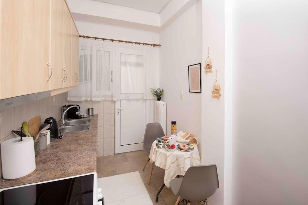 Lovely,Central, Spacious 2-Bedrooms Apartment Pireo Esterno foto
