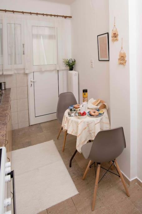 Lovely,Central, Spacious 2-Bedrooms Apartment Pireo Esterno foto