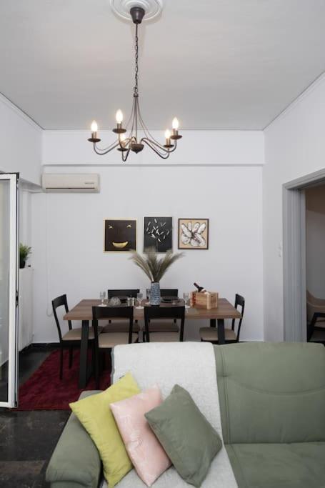 Lovely,Central, Spacious 2-Bedrooms Apartment Pireo Esterno foto