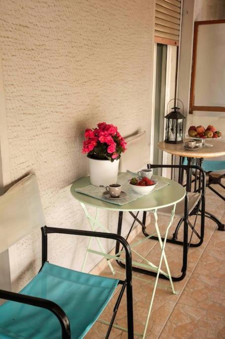Lovely,Central, Spacious 2-Bedrooms Apartment Pireo Esterno foto
