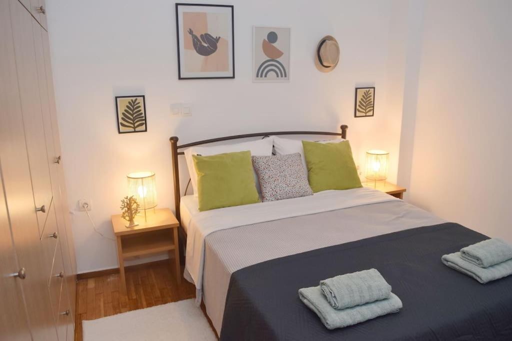 Lovely,Central, Spacious 2-Bedrooms Apartment Pireo Esterno foto
