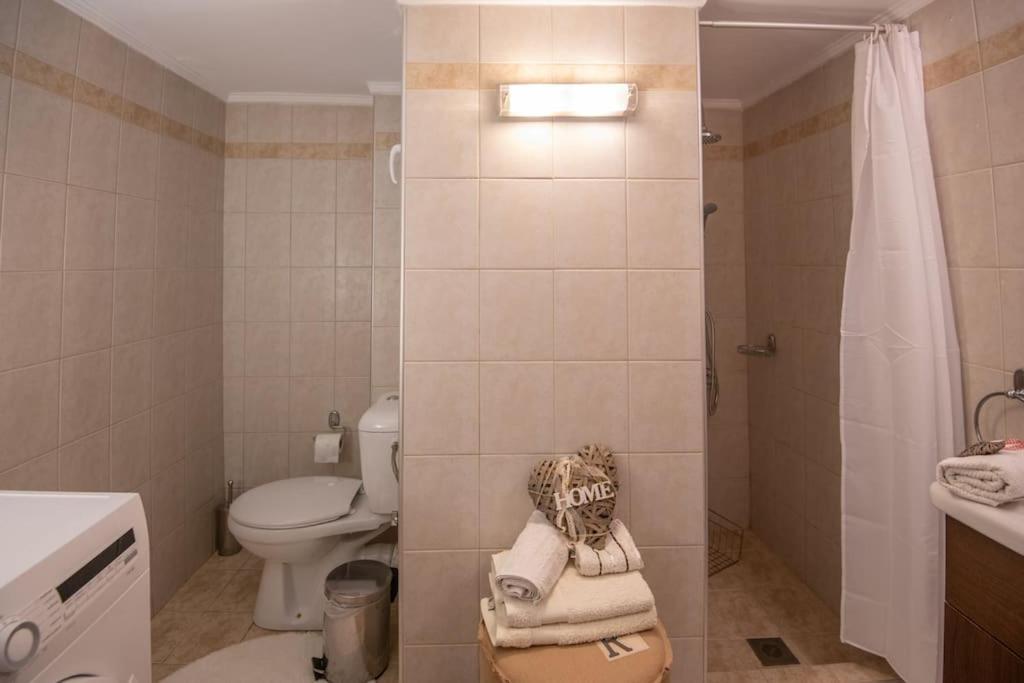 Lovely,Central, Spacious 2-Bedrooms Apartment Pireo Esterno foto