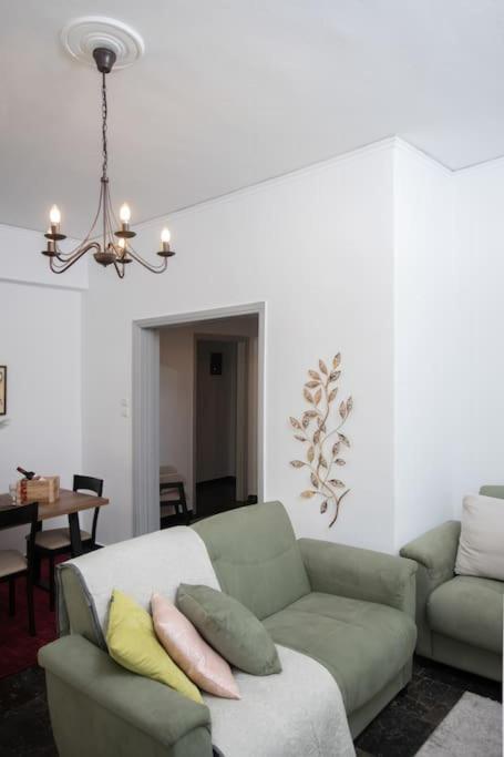 Lovely,Central, Spacious 2-Bedrooms Apartment Pireo Esterno foto
