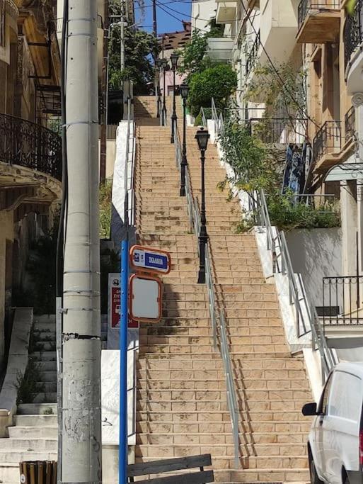 Lovely,Central, Spacious 2-Bedrooms Apartment Pireo Esterno foto
