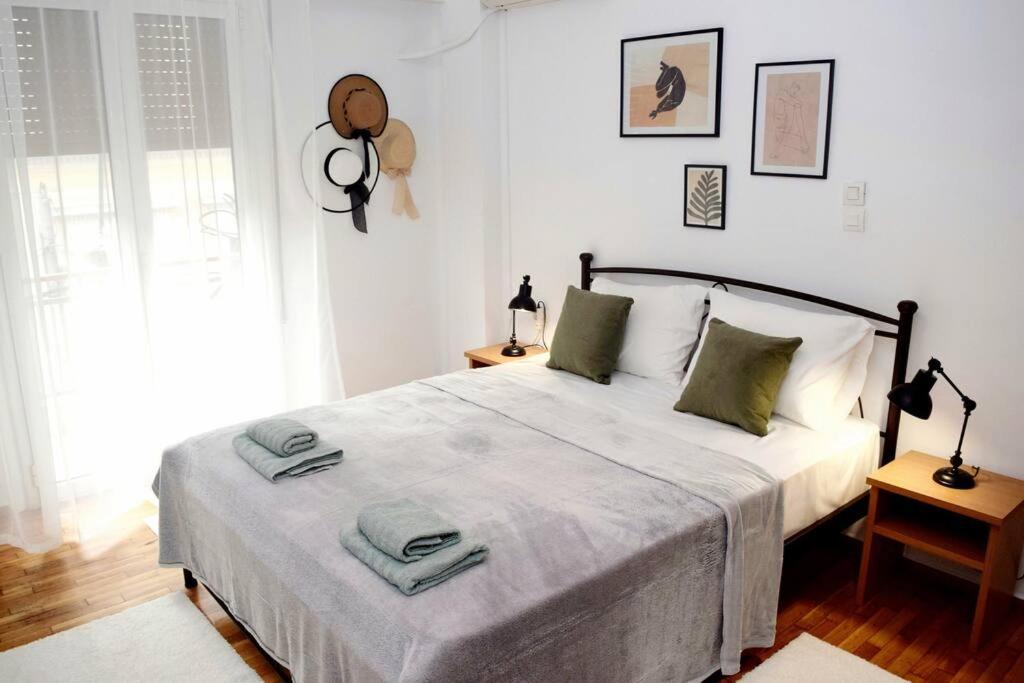Lovely,Central, Spacious 2-Bedrooms Apartment Pireo Esterno foto