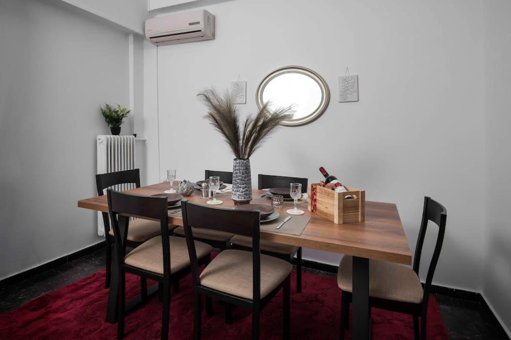 Lovely,Central, Spacious 2-Bedrooms Apartment Pireo Esterno foto