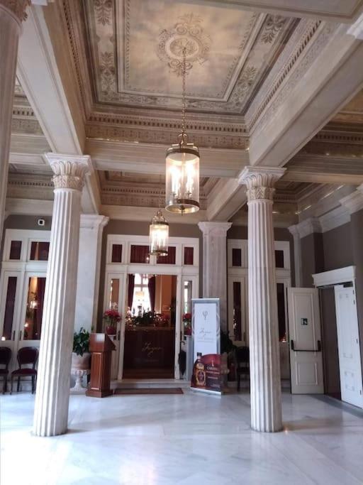 Lovely,Central, Spacious 2-Bedrooms Apartment Pireo Esterno foto